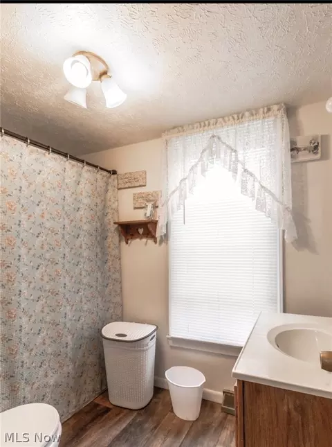 Bath - 175 Spruce St, Elyria, OH 44035 photo 1 of 2