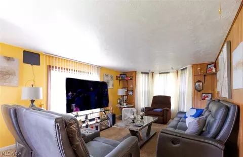 Living - 175 Spruce St, Elyria, OH 44035 photo 1 of 2