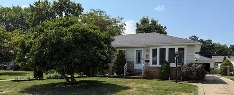 7170 Oakwood Rd, Parma, OH 44130