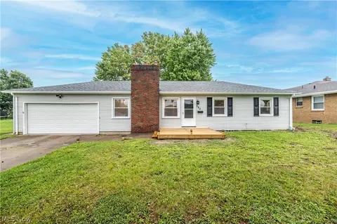 550 Neoka Dr, Campbell, OH 44405