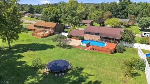 View/Area - 312 Maple Dr, Williamstown, WV 26187 photo 3 of 5
