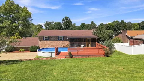 Exterior - 312 Maple Dr, Williamstown, WV 26187 photo 4 of 7
