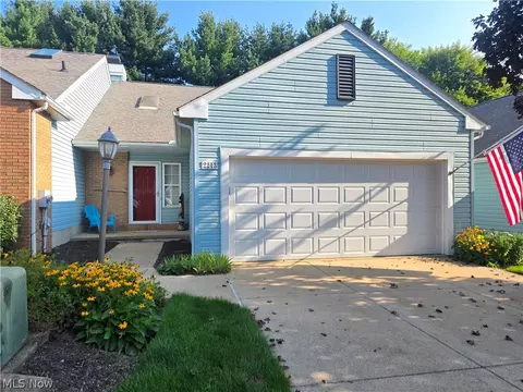 2213 Devon Ct #18, Akron, OH 44312