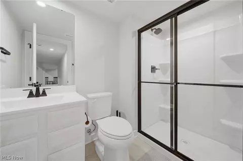 Bath - 3354 Stoneleigh Rd NE, Canton, OH 44721 photo 2 of 2
