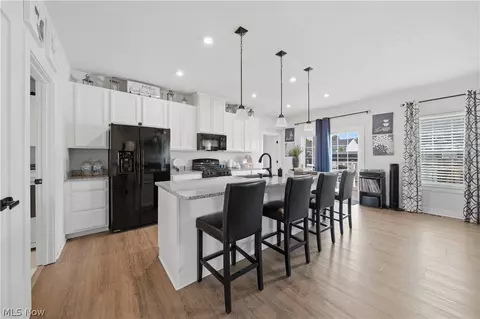 Kitchen - 3354 Stoneleigh Rd NE, Canton, OH 44721 photo 1 of 3