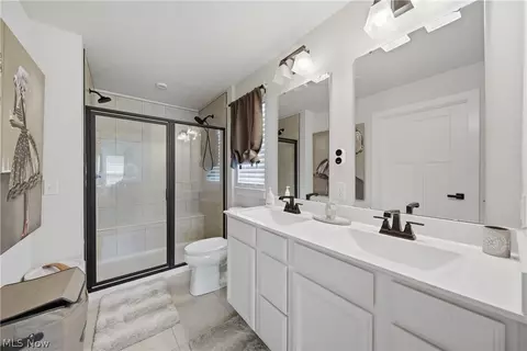 Bath - 3354 Stoneleigh Rd NE, Canton, OH 44721 photo 1 of 2