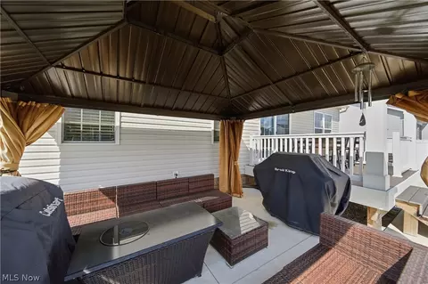 Exterior - 3354 Stoneleigh Rd NE, Canton, OH 44721 photo 6 of 8