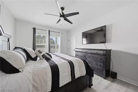 Bedroom - 3354 Stoneleigh Rd NE, Canton, OH 44721 photo 3 of 9