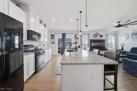 Kitchen - 3354 Stoneleigh Rd NE, Canton, OH 44721 photo 3 of 3