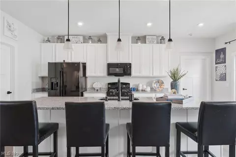 Kitchen - 3354 Stoneleigh Rd NE, Canton, OH 44721 photo 2 of 3