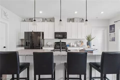 Kitchen - 3354 Stoneleigh Rd NE, Canton, OH 44721 photo 2 of 3