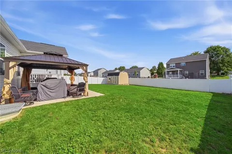 Exterior - 3354 Stoneleigh Rd NE, Canton, OH 44721 photo 7 of 8