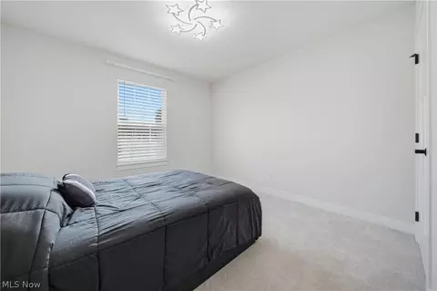Bedroom - 3354 Stoneleigh Rd NE, Canton, OH 44721 photo 4 of 9