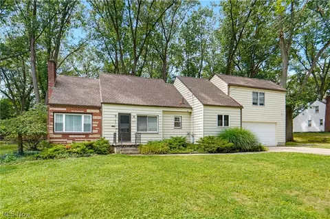 3504 Lakeview Blvd, Stow, OH 44224
