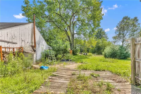 Exterior - 36913 Chestnut Ridge Rd, Elyria, OH 44035 photo 5 of 8