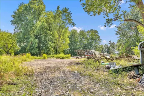 Exterior - 36913 Chestnut Ridge Rd, Elyria, OH 44035 photo 8 of 8
