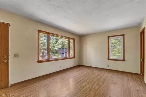 Living - 36913 Chestnut Ridge Rd, Elyria, OH 44035 photo 1 of 3