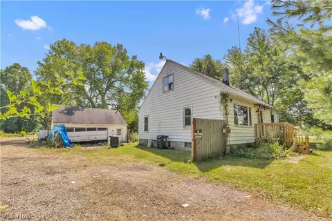 Exterior - 36913 Chestnut Ridge Rd, Elyria, OH 44035 photo 2 of 8
