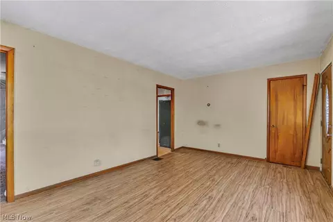 Living - 36913 Chestnut Ridge Rd, Elyria, OH 44035 photo 3 of 3