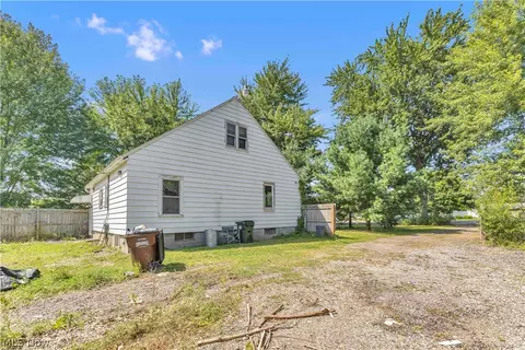 Exterior - 36913 Chestnut Ridge Rd, Elyria, OH 44035 photo 3 of 8