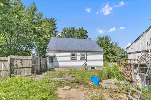 Exterior - 36913 Chestnut Ridge Rd, Elyria, OH 44035 photo 4 of 8