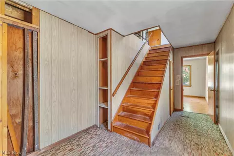 Entry Way - 36913 Chestnut Ridge Rd, Elyria, OH 44035 photo 2 of 2
