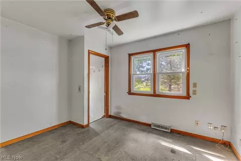 Bedroom - 36913 Chestnut Ridge Rd, Elyria, OH 44035 photo 3 of 4
