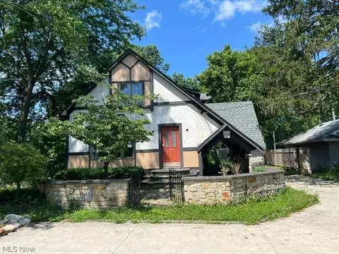 1606 Dover Center Rd, Westlake, OH 44145