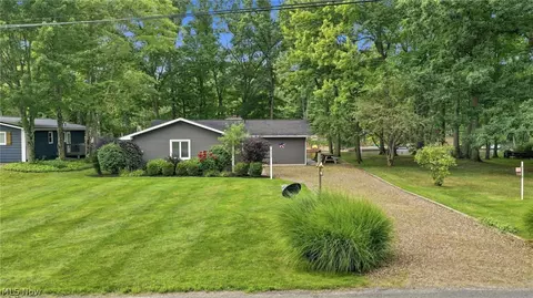 2415 Plum Creek Dr, Roaming Shores, OH 44084