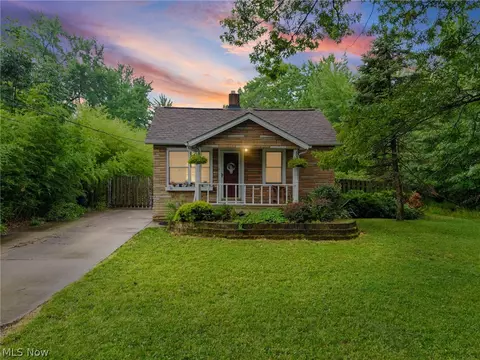 21073 Morris Dr, Strongsville, OH 44149