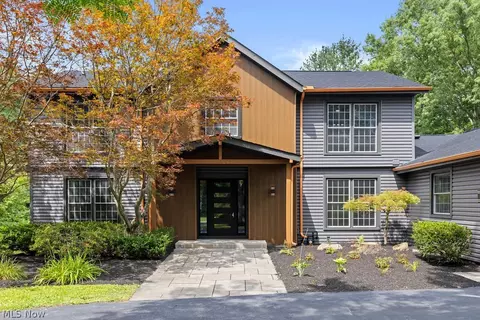 17128 Northbrook Trl, Chagrin Falls, OH 44023