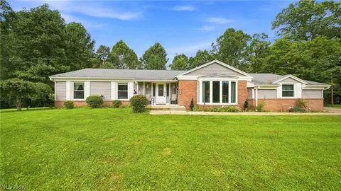 145 W Lake St, Washington, WV 26181