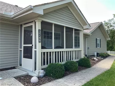 3748 Colony Hill Dr, Zanesville, OH 43701
