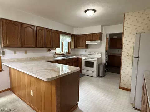 Kitchen - 5010 State Route 307, Geneva, OH 44041 photo 2 of 4