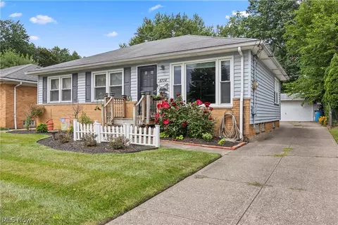 4704 W 156th St, Cleveland, OH 44135