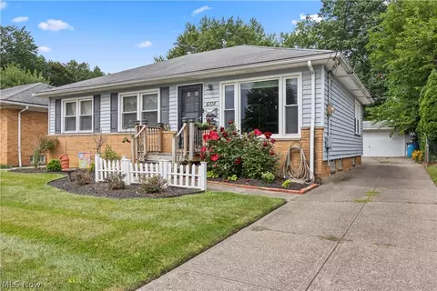 4704 W 156th St, Cleveland, OH 44135