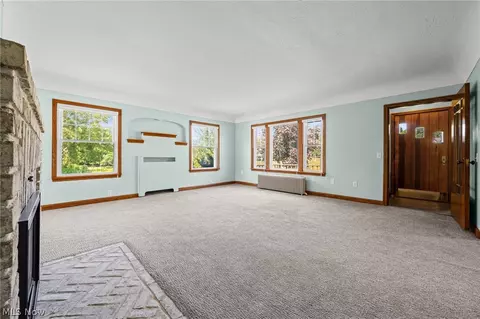 Living - 3230 E Wallings Rd, Broadview Heights, OH 44147 photo 2 of 5