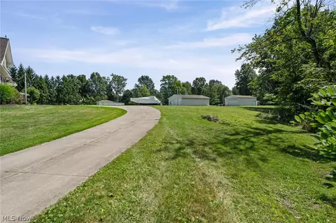 Exterior - 3230 E Wallings Rd, Broadview Heights, OH 44147 photo 3 of 8