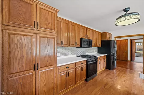 Kitchen - 3230 E Wallings Rd, Broadview Heights, OH 44147 photo 3 of 5