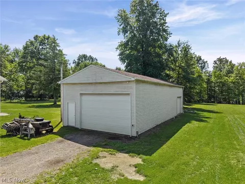 Exterior - 3230 E Wallings Rd, Broadview Heights, OH 44147 photo 4 of 8