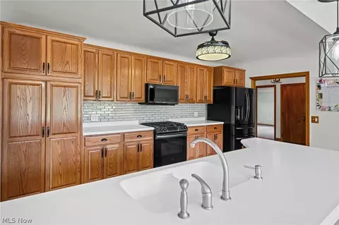 Kitchen - 3230 E Wallings Rd, Broadview Heights, OH 44147 photo 5 of 5