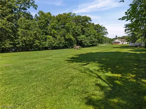 Exterior - 3230 E Wallings Rd, Broadview Heights, OH 44147 photo 6 of 8