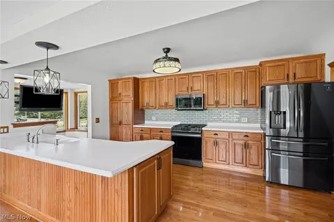 Kitchen - 3230 E Wallings Rd, Broadview Heights, OH 44147 photo 1 of 5