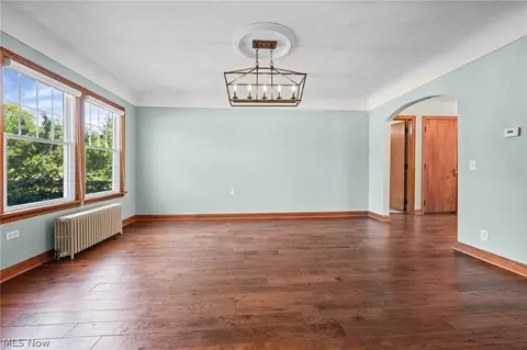 Living - 3230 E Wallings Rd, Broadview Heights, OH 44147 photo 4 of 5