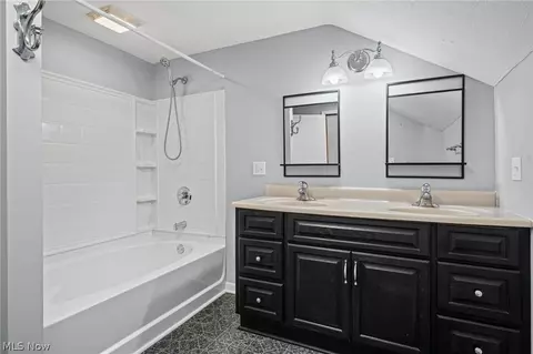 Bath - 3230 E Wallings Rd, Broadview Heights, OH 44147 photo 3 of 3