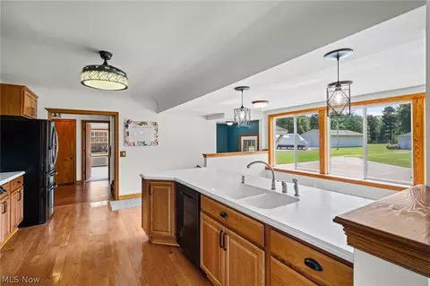 Kitchen - 3230 E Wallings Rd, Broadview Heights, OH 44147 photo 2 of 5