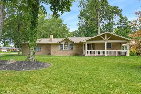 2018 Roberts Ln NE, Warren, OH 44483