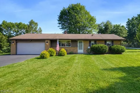 819 Navajo Trl, Macedonia, OH 44056