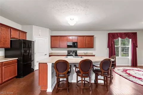 Kitchen - 4435 Bentley Dr, Copley, OH 44321 photo 2 of 5