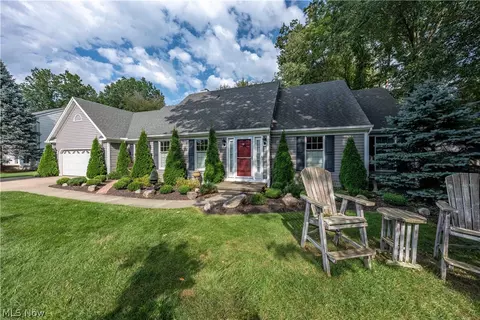 389 Jaycox Rd, Avon Lake, OH 44012